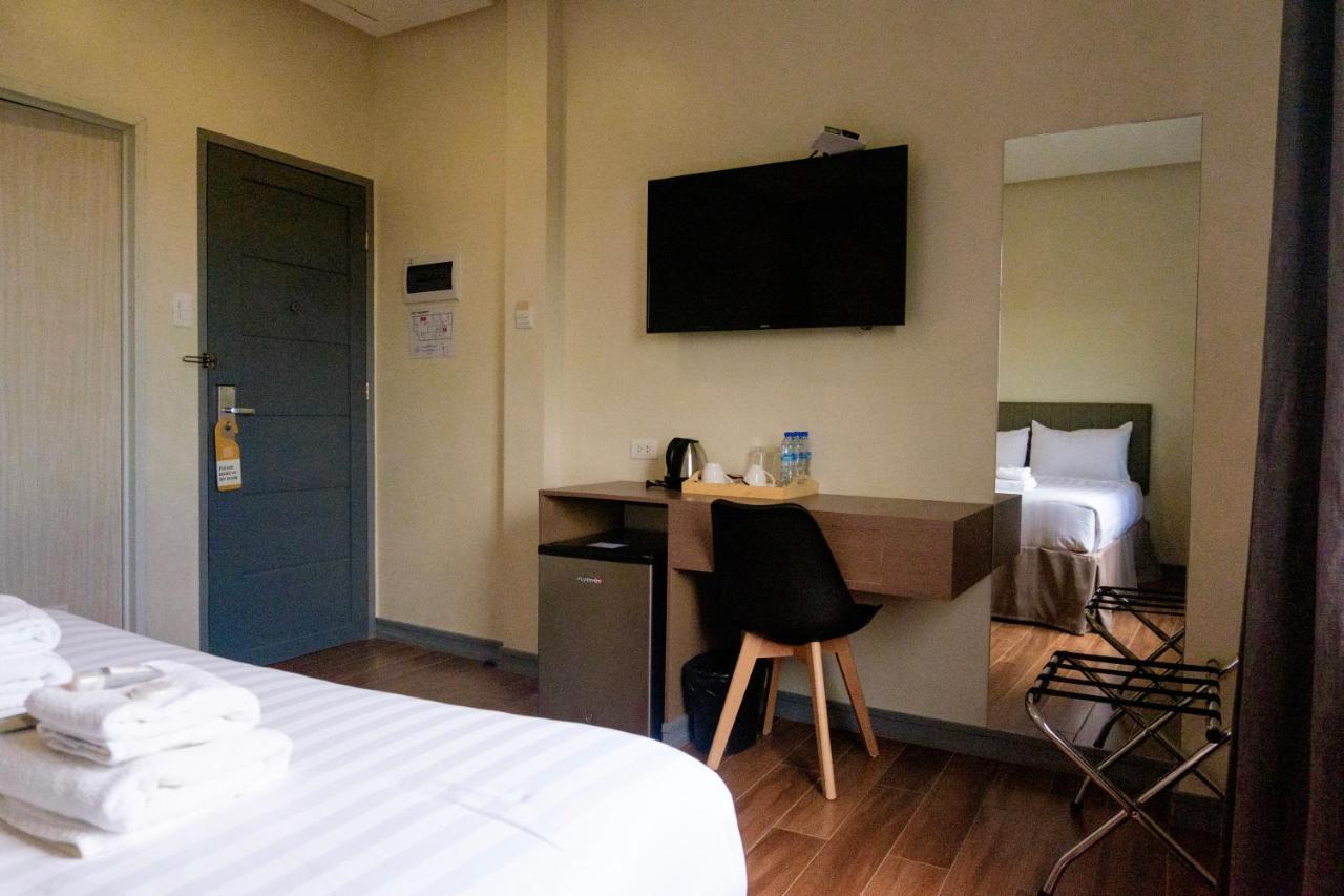 Crevice Hotel Davao Exterior foto