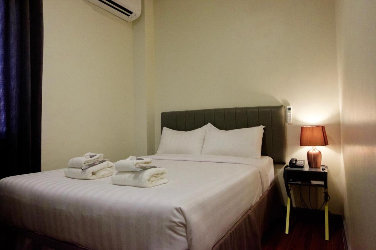 Crevice Hotel Davao Exterior foto