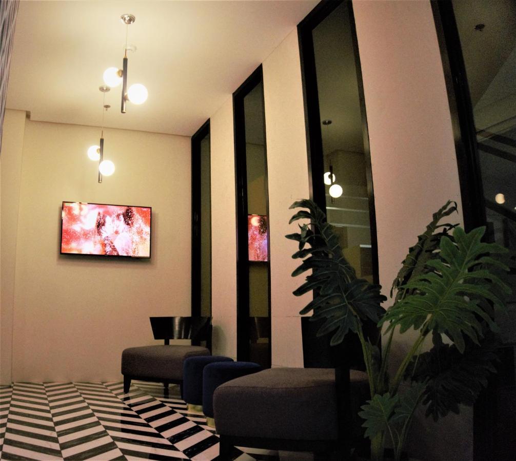 Crevice Hotel Davao Exterior foto